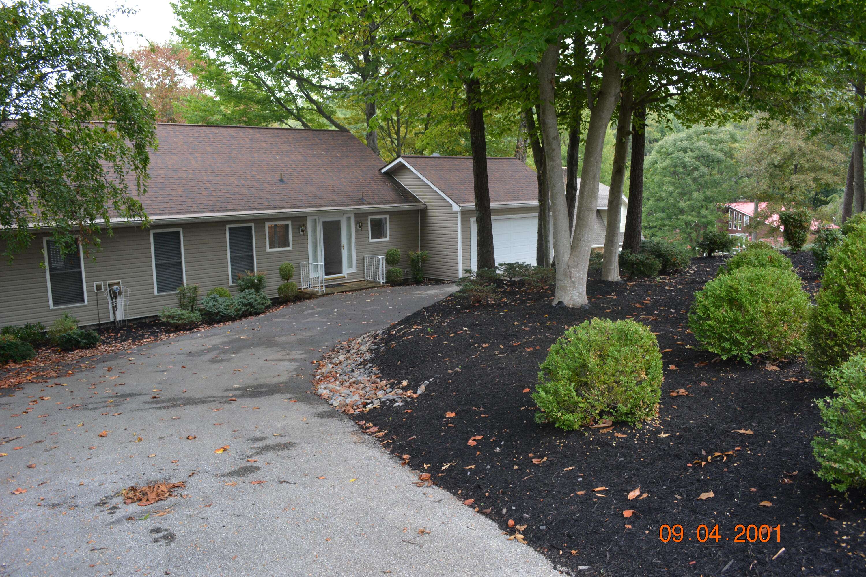 Moneta, VA 24121,6409 Scruggs RD