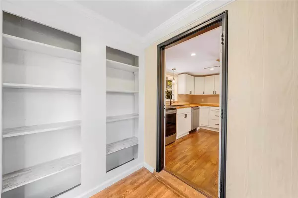 Vinton, VA 24179,6196 Jordantown RD