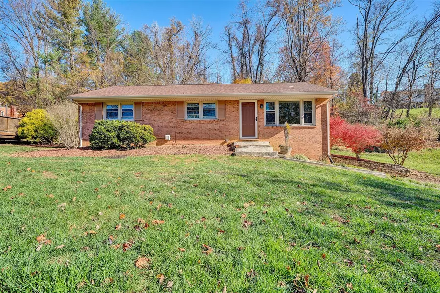 1302 Laymantown RD, Troutville, VA 24175