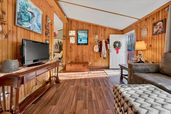 Floyd, VA 24091,1886 Walnut Knob RD