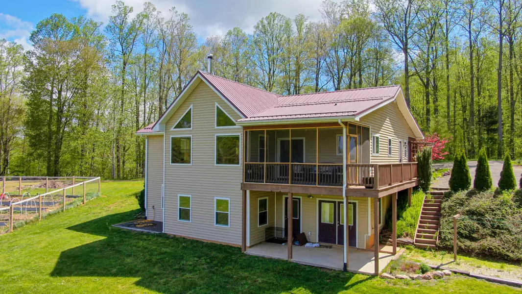 710 Starbuck RD, Floyd, VA 24091