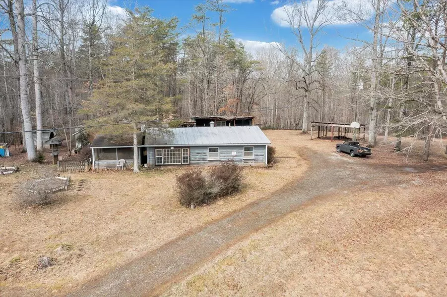 8855 Brooks Mill RD, Wirtz, VA 24184