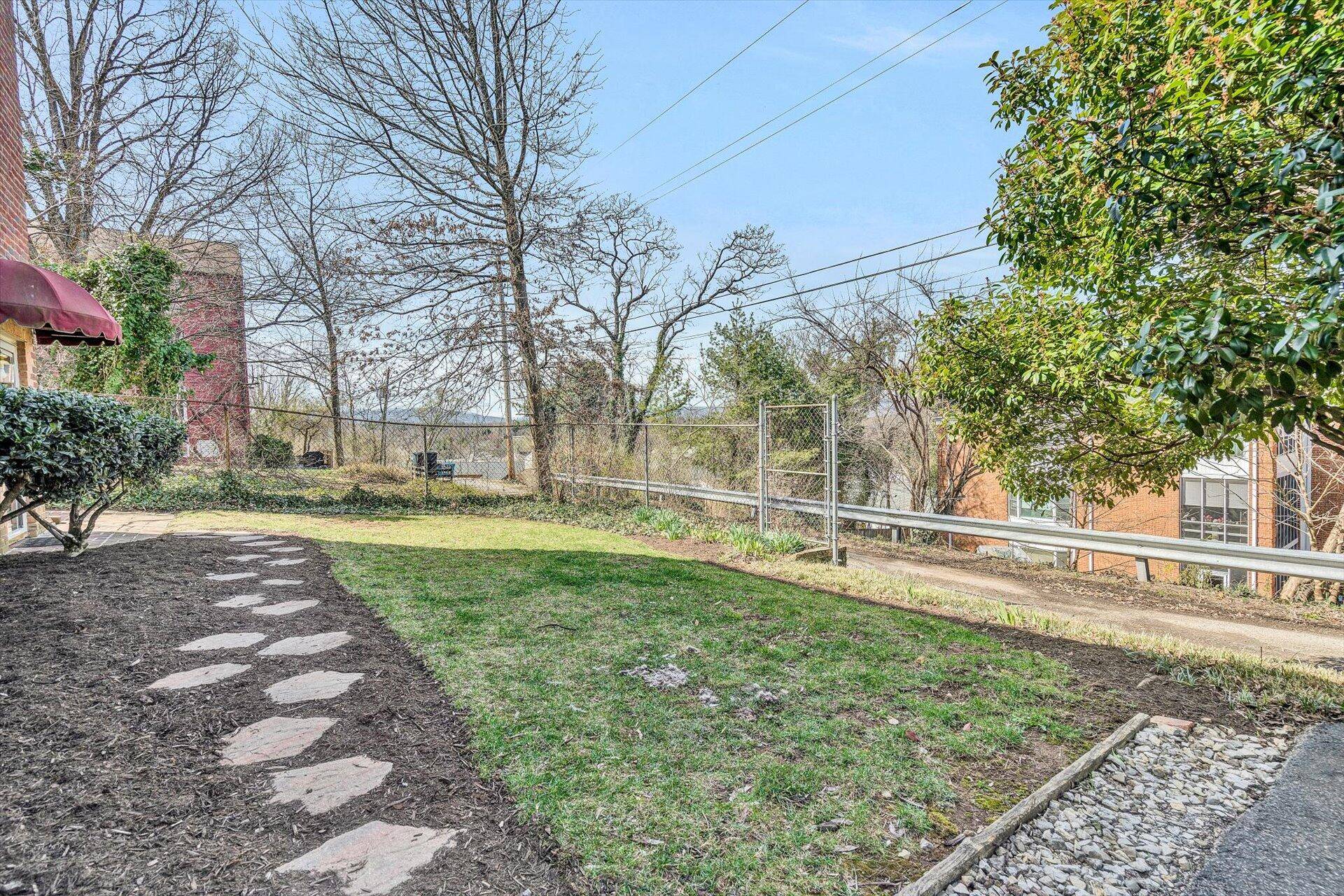 Roanoke, VA 24014,2231 Broadway AVE #G