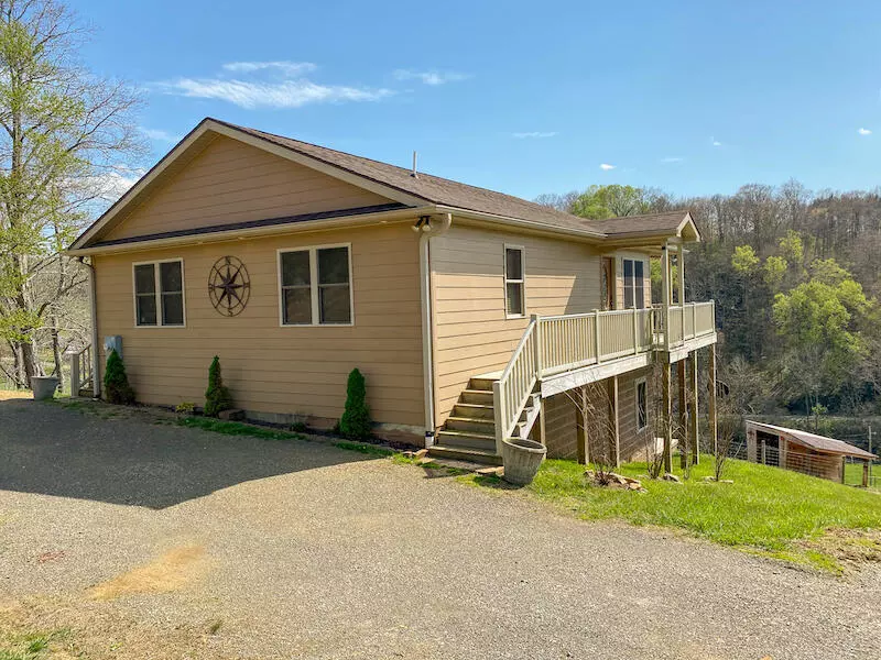 Dugspur, VA 24325,147 Journey LN