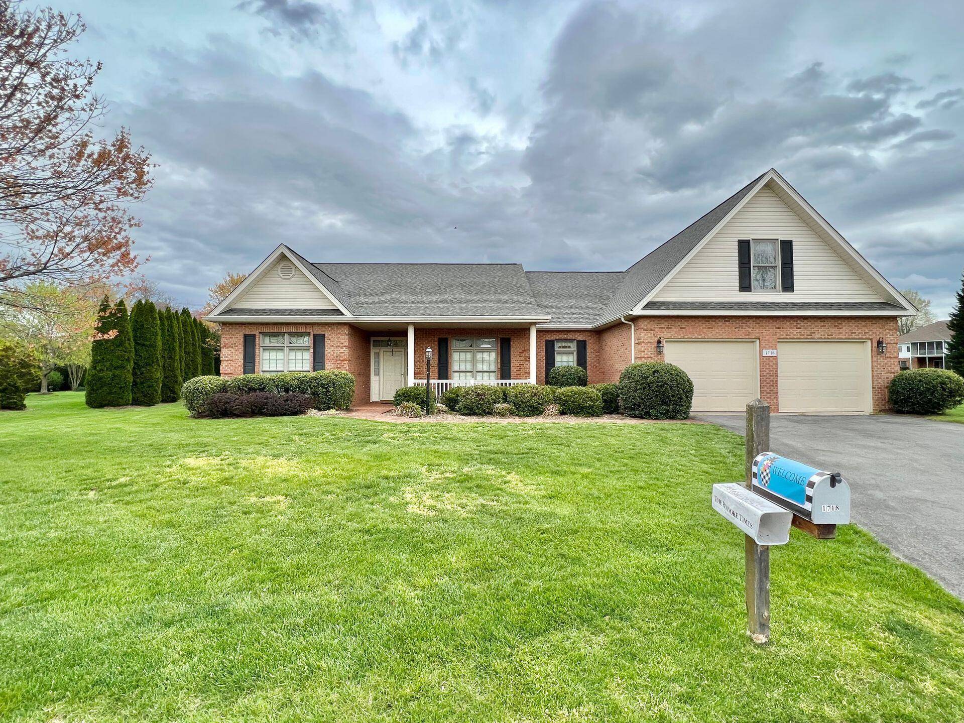 Roanoke, VA 24018,1718 Becky's PL