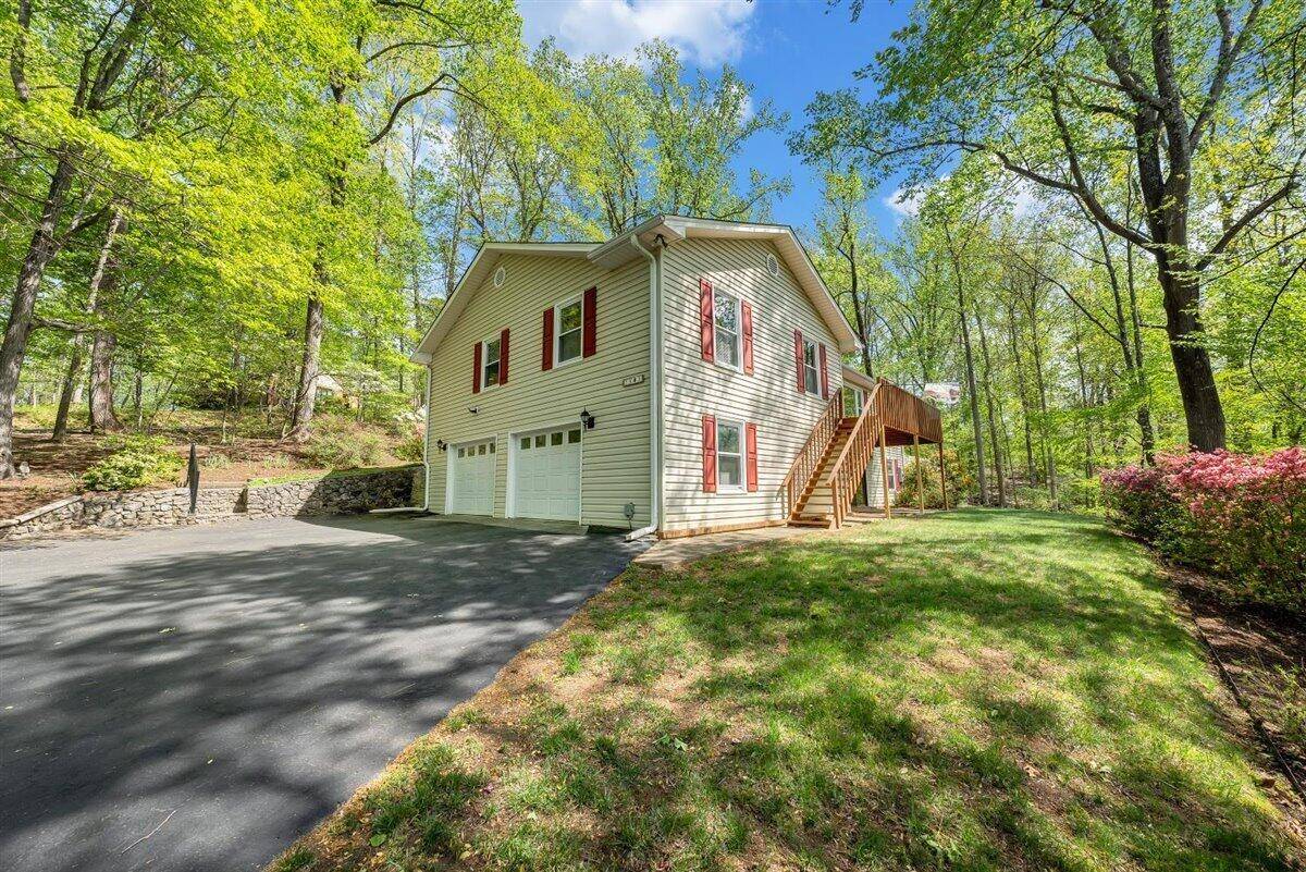 Roanoke, VA 24018,7683 Old Mill Forest DR