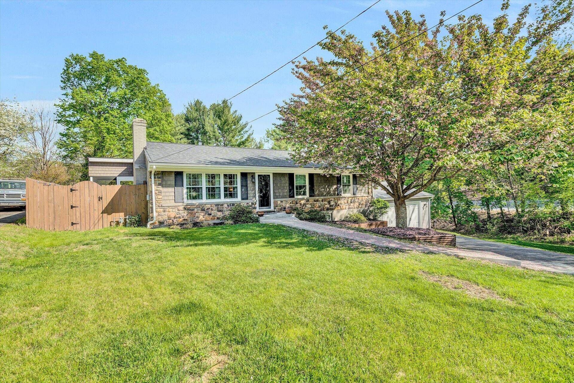 Roanoke, VA 24018,4432 Kirkwood CIR