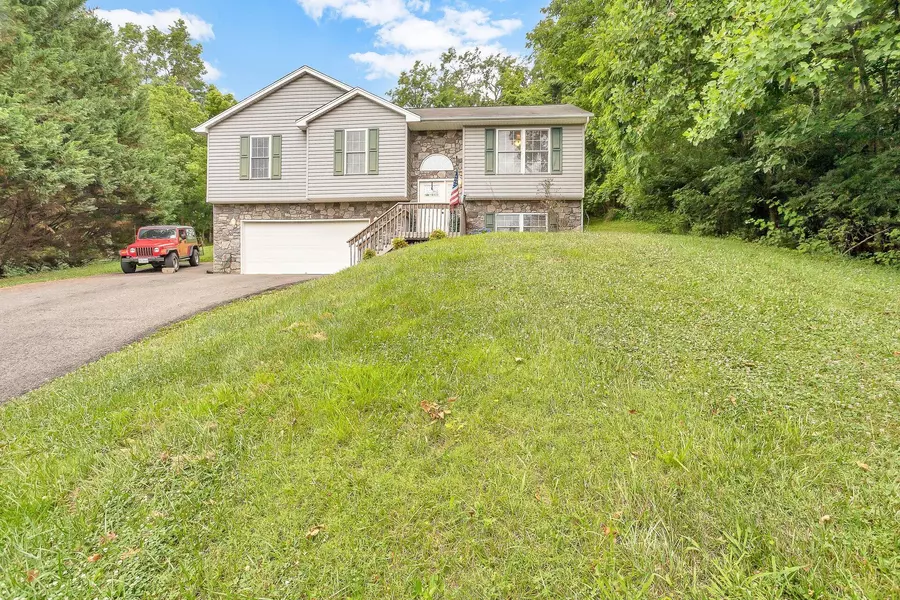 183 Cambridge DR, Daleville, VA 24083