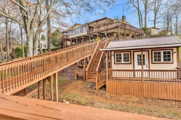 Moneta, VA 24121,1701 Happy Acres DR