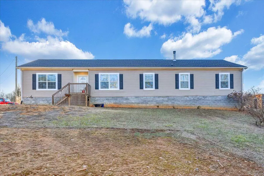 404 Ridgelake RD, Goodview, VA 24095