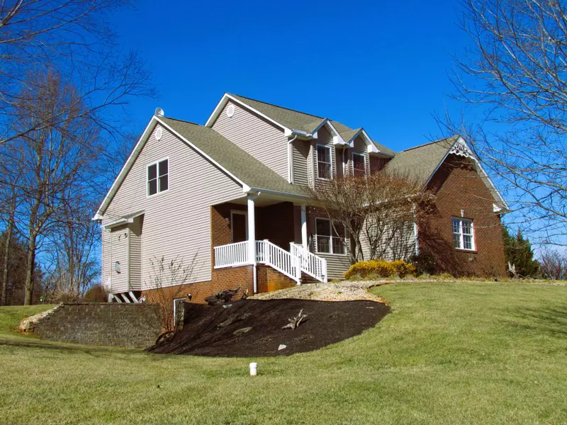 694 Dugwell RD, Boones Mill, VA 24065