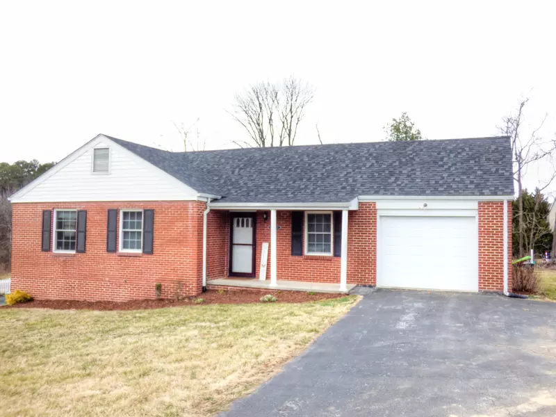 59 Knollwood DR, Troutville, VA 24175