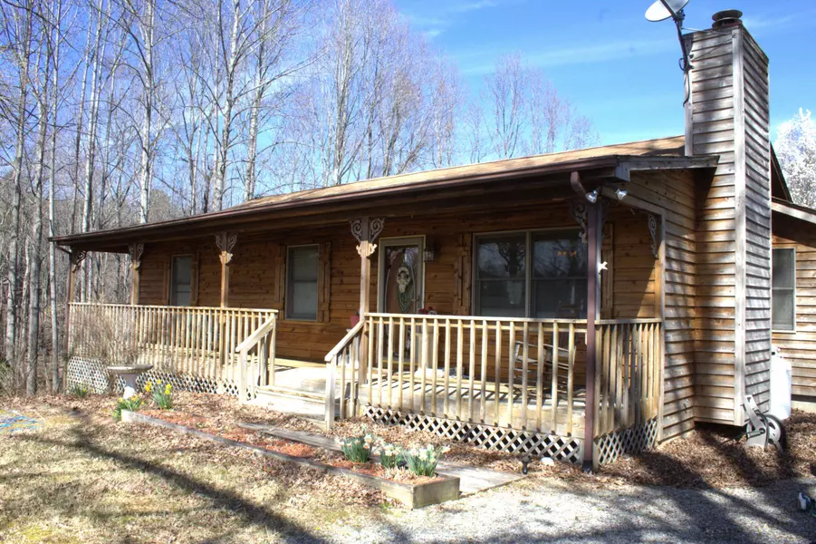 2579 Quarles RD, Thaxton, VA 24174