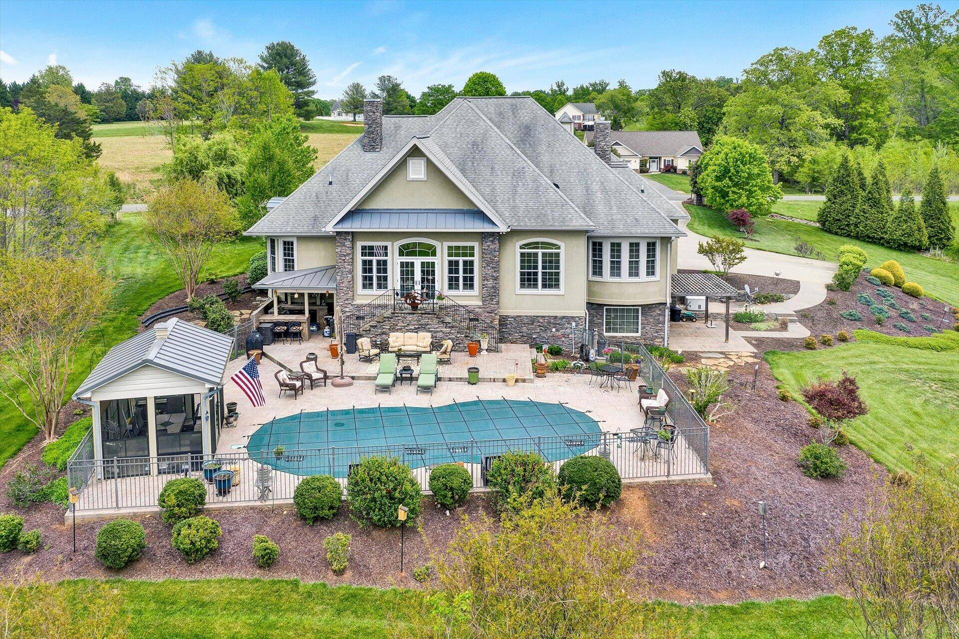 Hardy, VA 24101,135 Bentgrass DR