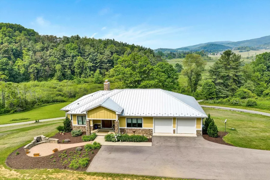 10000 Greenhouse RD, Bent Mountain, VA 24059