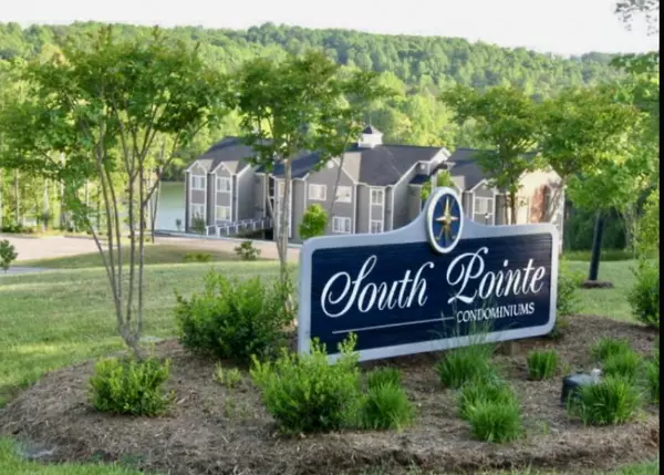 Moneta, VA 24121,300 S Pointe Shore DR #401