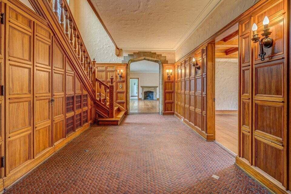 Covington, VA 24426,1168 E Carolton DR