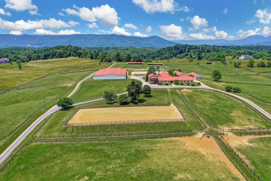 100 Equus Loop, Natural Bridge, VA 24578