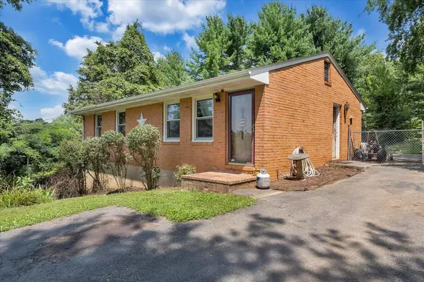 Roanoke, VA 24019,61 Richardson DR