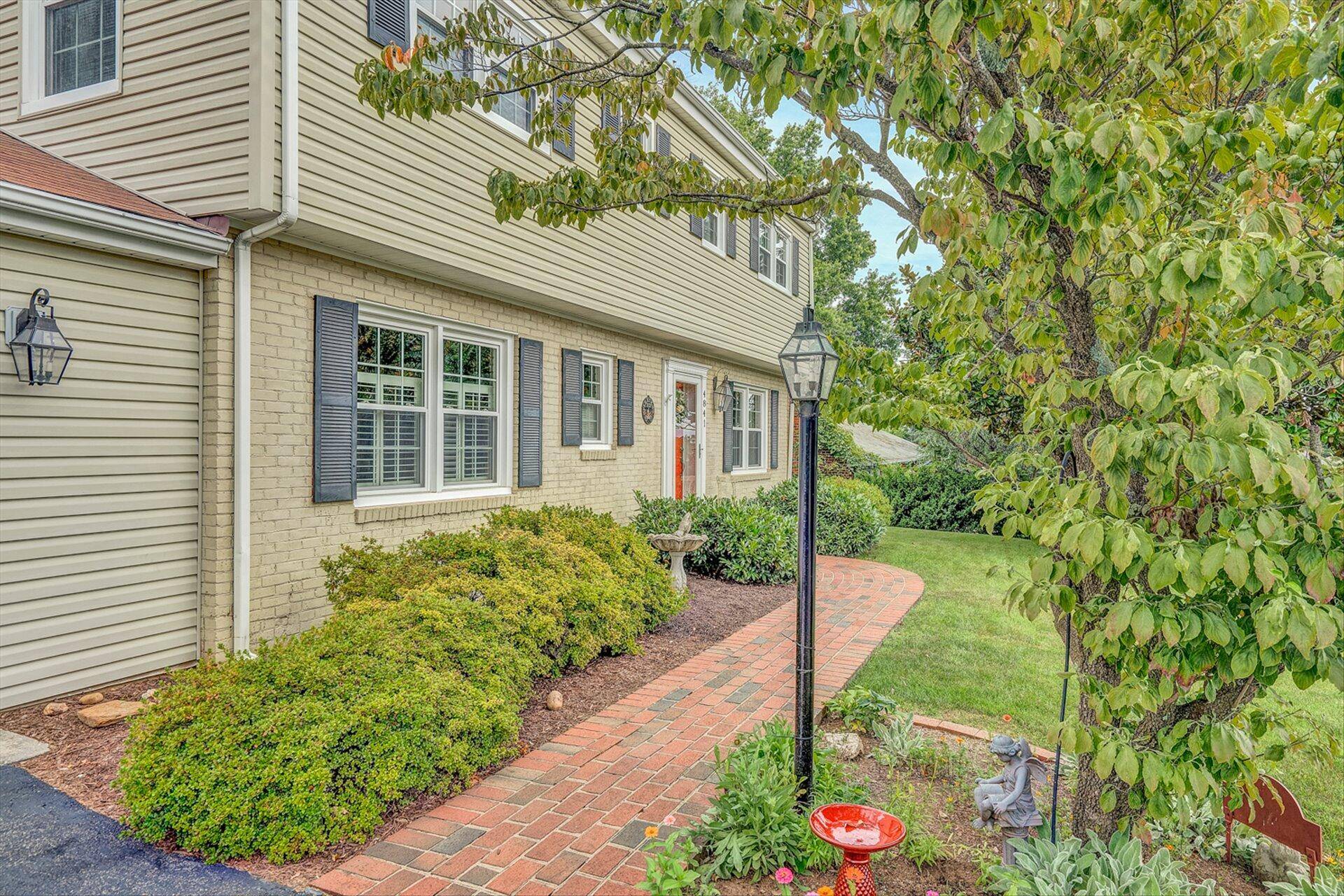 Roanoke, VA 24018,4841 Westhill DR