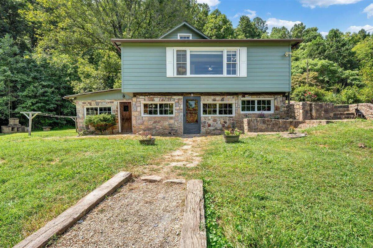 66 Najjum LN, Roanoke, VA 24019