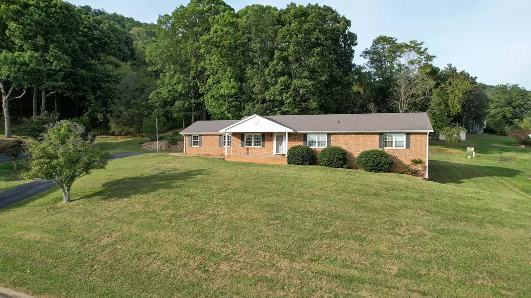 3965 Poplar Grove DR, Vinton, VA 24179