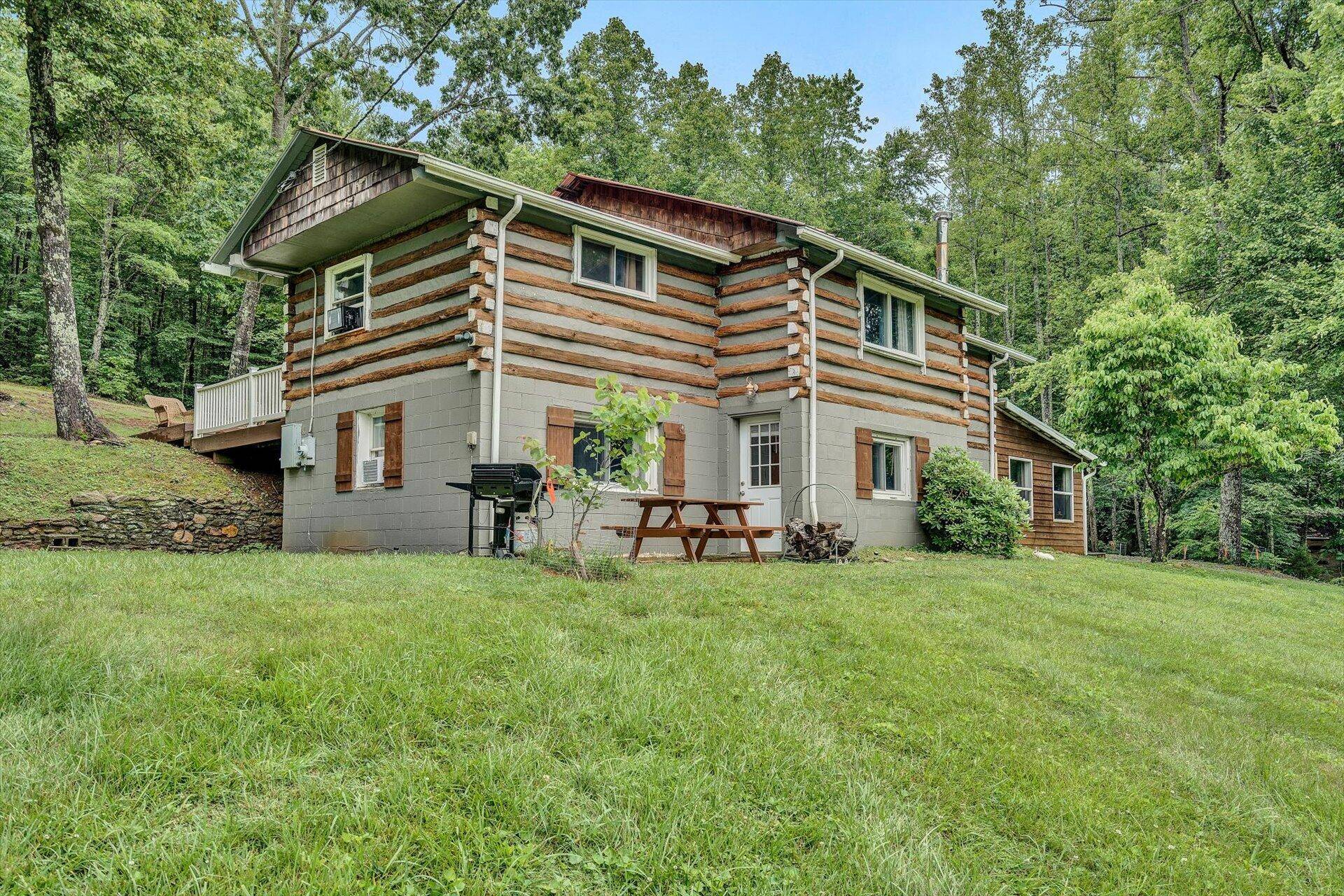 401 GOODE MOUNTAIN LN, Rocky Mount, VA 24151