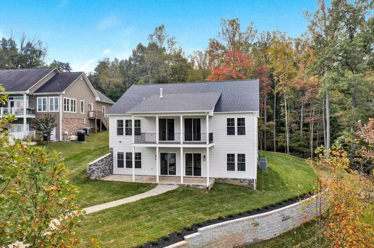 Moneta, VA 24121,193 Strawberry Banks DR