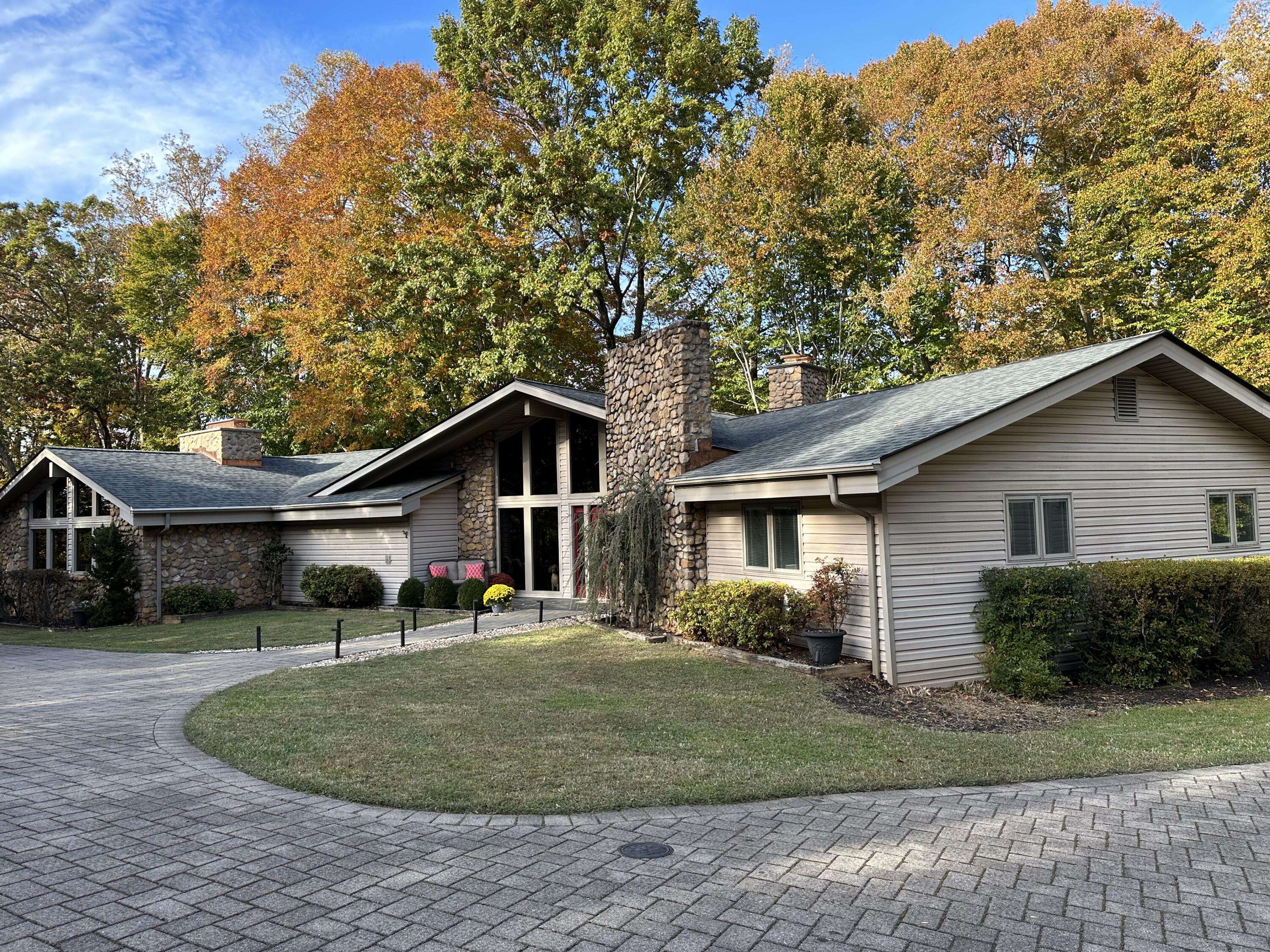 Moneta, VA 24121,113 Ridgeway CT