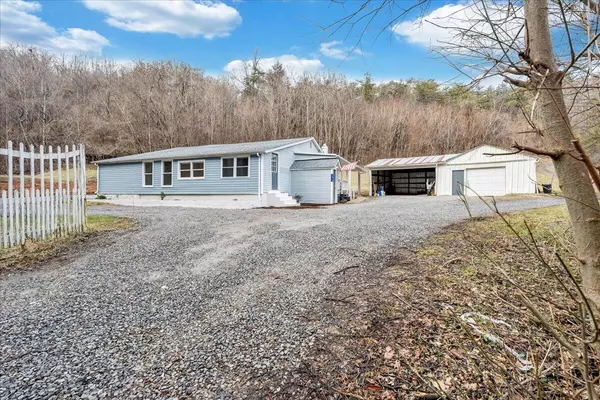 Elliston, VA 24087,5679 Berry Patch LN