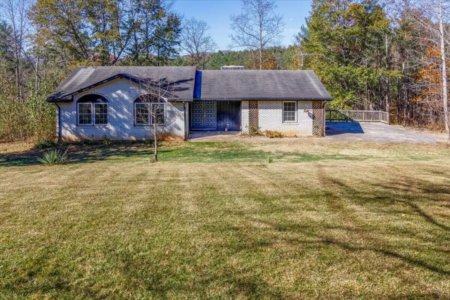 1929 White Oak RD, Boones Mill, VA 24065