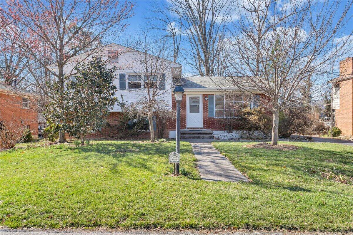 1674 Sigmon RD, Roanoke, VA 24017