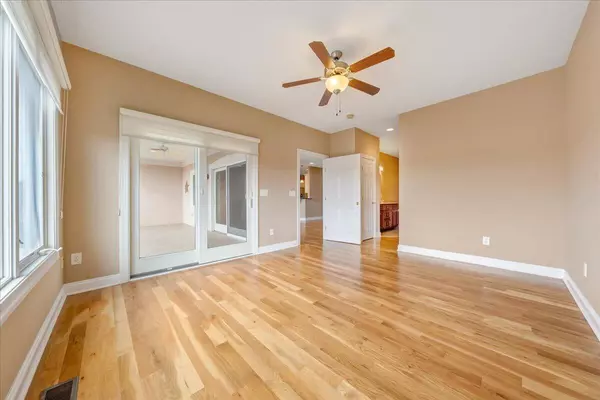 Moneta, VA 24121,1066 Siesta Key CT