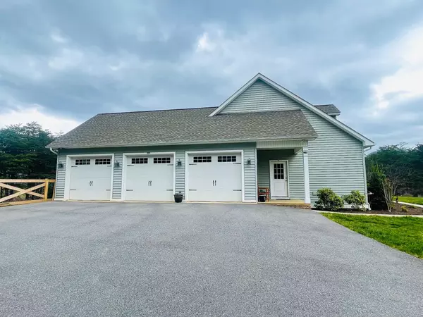 Blue Ridge, VA 24064,64 Hickory Ridge CT