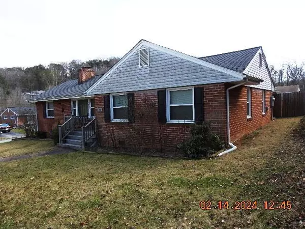 Roanoke, VA 24018,3004 Grandin RD