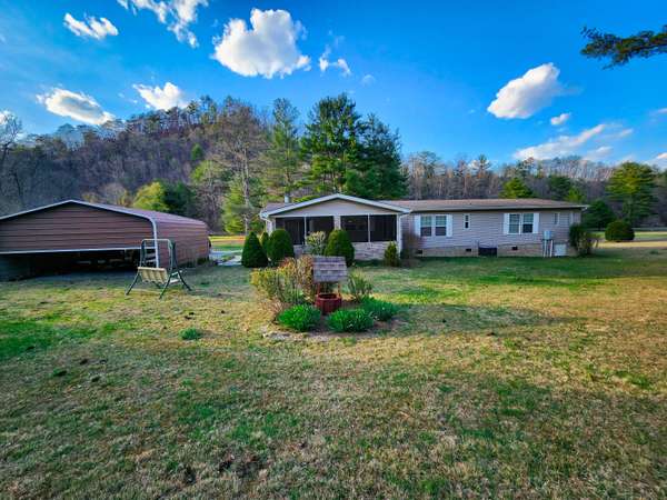 1015 Bolars Draft RD, Warm Springs, VA 24484