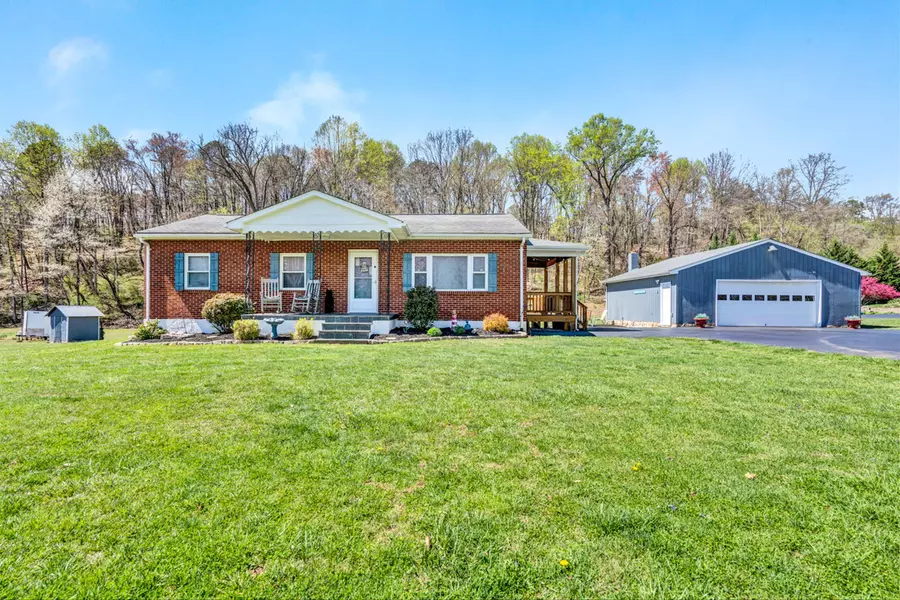 487 Coaling RD, Troutville, VA 24175