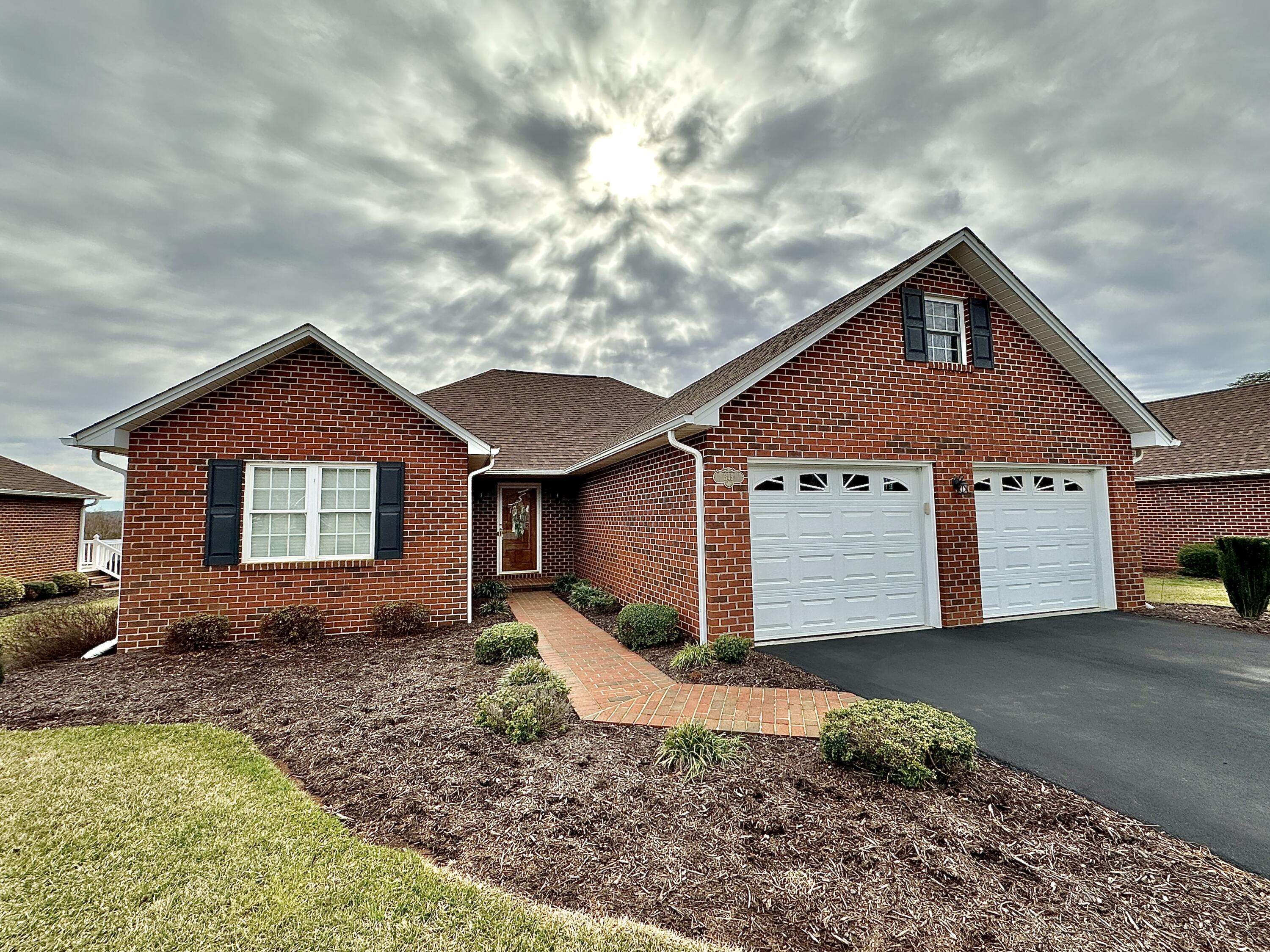 345 Rockshire DR, Martinsville, VA 24112