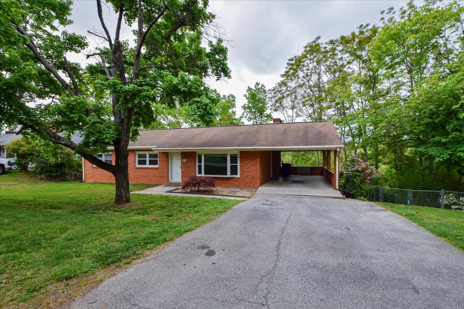 3271 Rasmont RD, Roanoke, VA 24018