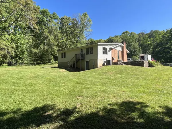 Salem, VA 24153,6392 PEACEFUL DR