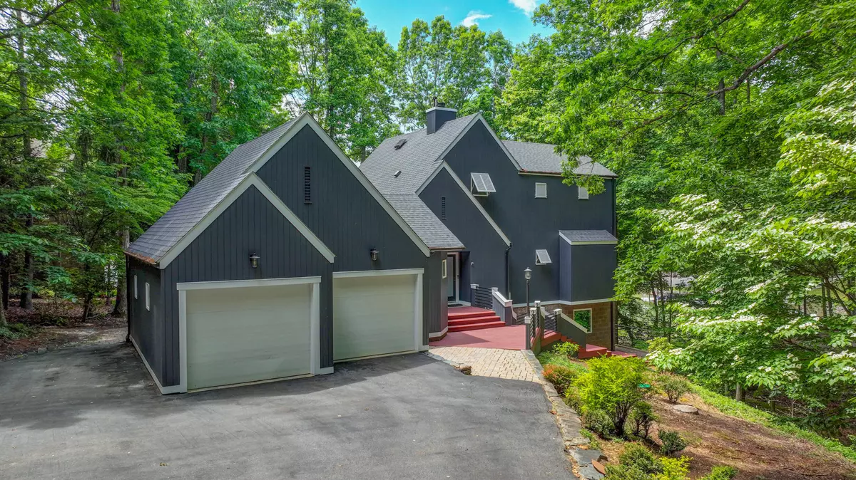 Moneta, VA 24121,70 Lake Forest TER