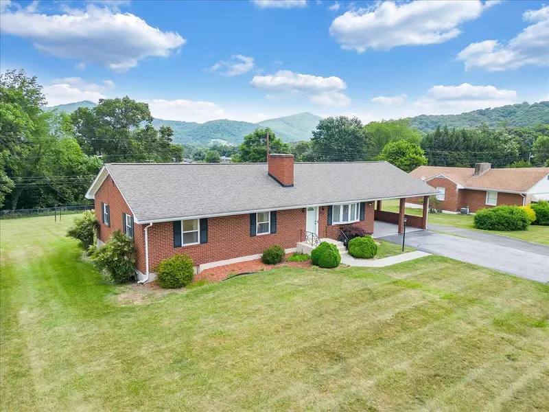 435 Cameron DR, Vinton, VA 24179