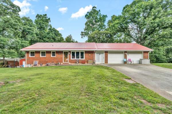 2148 Thomason LN, Goodview, VA 24095