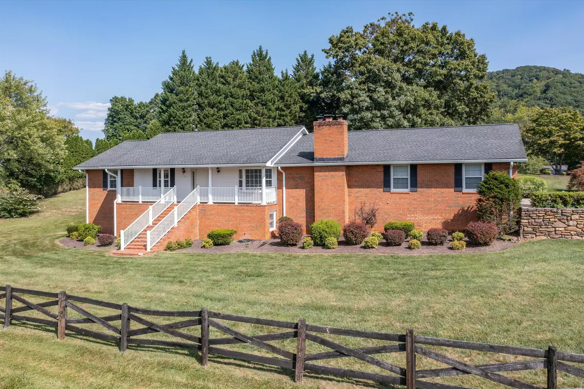 Vinton, VA 24179,1374 HIGHLAND ACRES RD