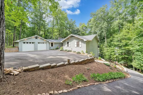 Moneta, VA 24121,106 PINE KNOB CIR