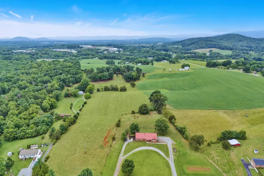 2195 BONBROOK MILL RD, Wirtz, VA 24184