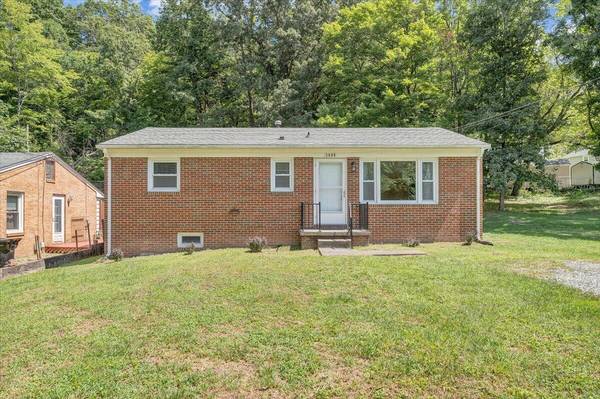 3444 Manassas DR,  Roanoke,  VA 24018