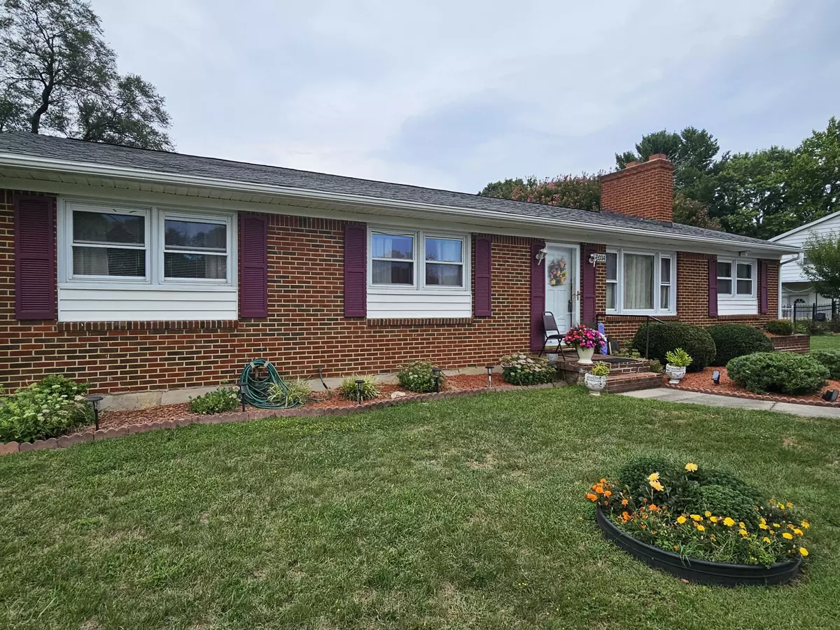 Roanoke, VA 24017,2034 Fairhope RD