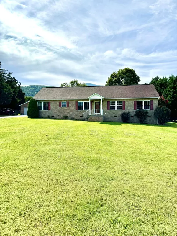 105 Big Cedar DR, Hot Springs, VA 24445