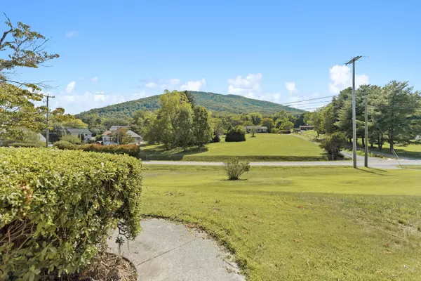Roanoke, VA 24019,3300 Read Mountain RD